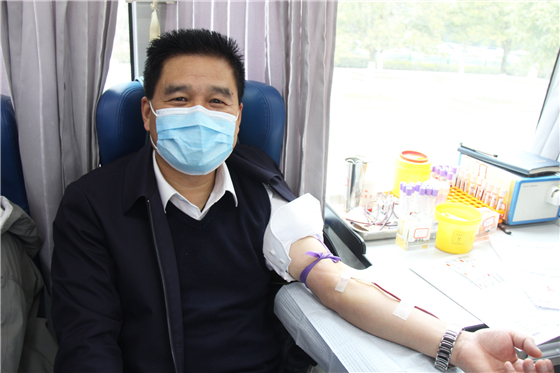 人民警察一心為民，捋袖捐血鐵血柔情——安康市公安局積極開(kāi)展冬季獻(xiàn)血活動(dòng)