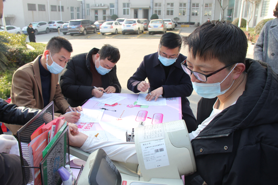 血液是生命的禮物——中國聯(lián)通安康市分公司、安康大數(shù)據(jù)運(yùn)營有限公司聯(lián)合開展冬季應(yīng)急獻(xiàn)血活動