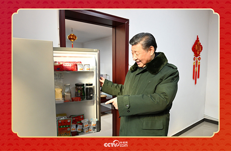 2024年春節(jié)前夕，習(xí)近平總書記在天津第六埠村考察時(shí)，走進(jìn)村民杜洪剛家看望。